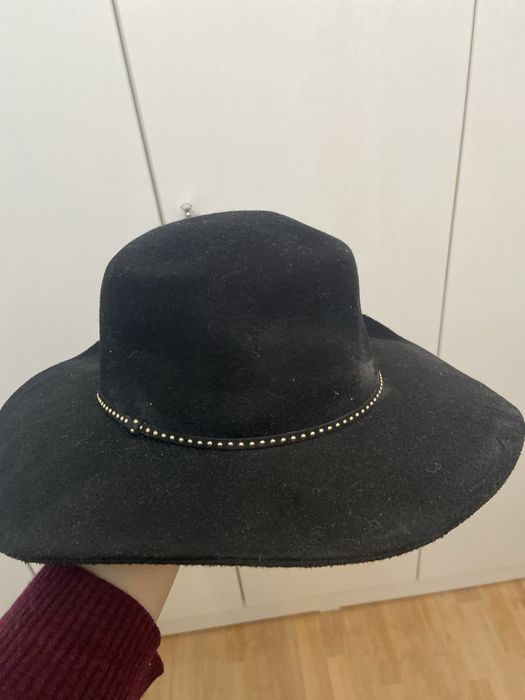 Шляпа "Stradivarius"