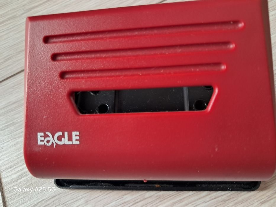 Дырокол офисный EAGLE (красный)
