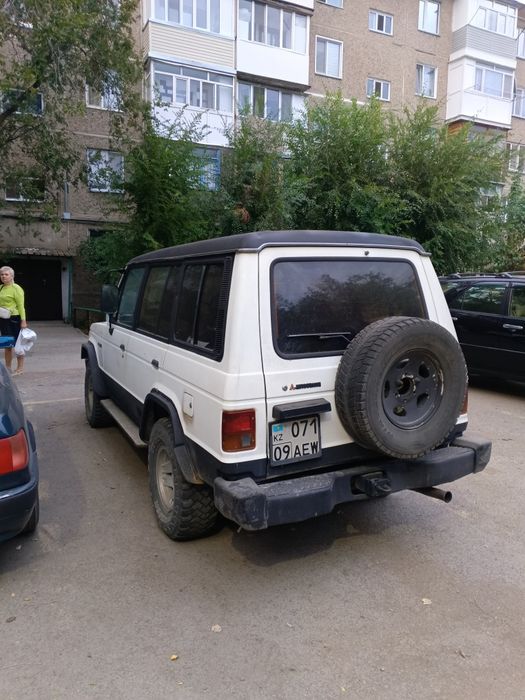 Танк на колёсах, на полном ходу