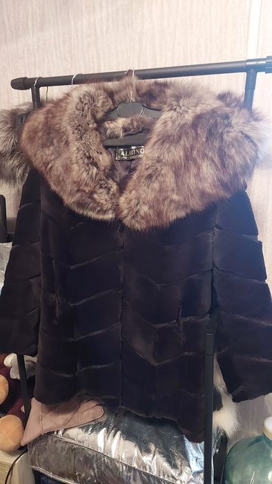 Продам верхнюю одежду и вещи