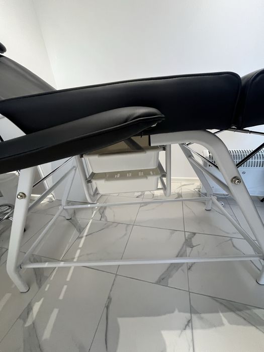 Козметичен стол  подходящ за миглопластика, микроблейдинг и грим