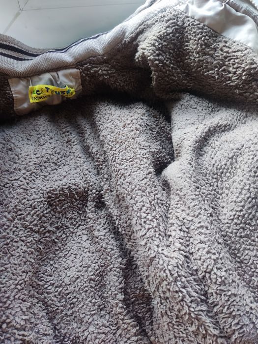 Продам курточку на 3-6 лет