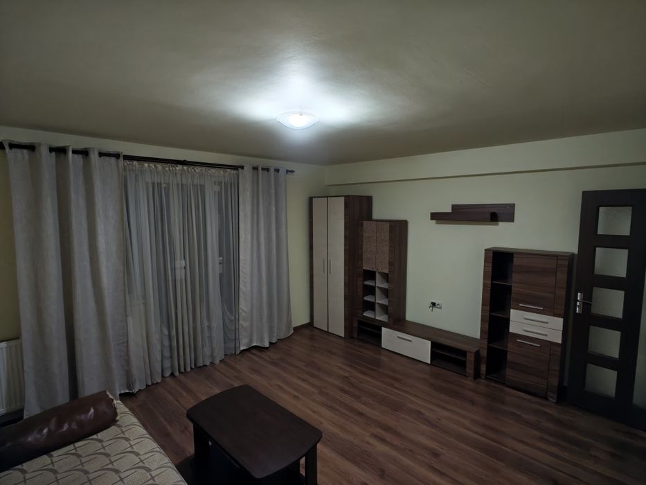 Închiriez apartament cu o cameră