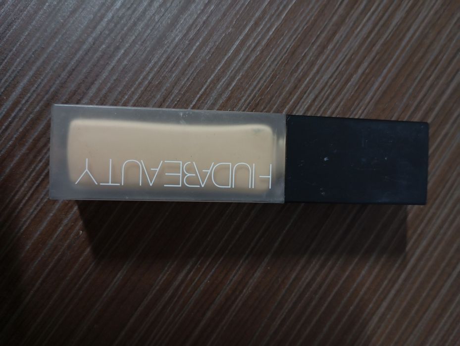 Concealer huda beauty nou fara eticheta