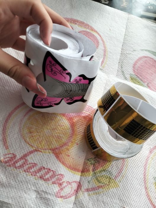 Vând chesti pentru unghii