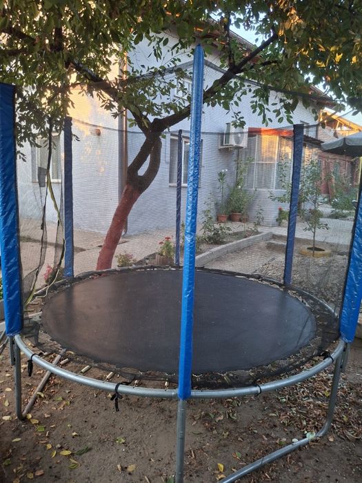Vând trambulină  in  stare foarte bună