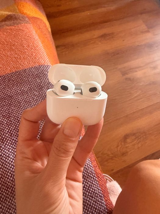 Слушалки AirPods 3