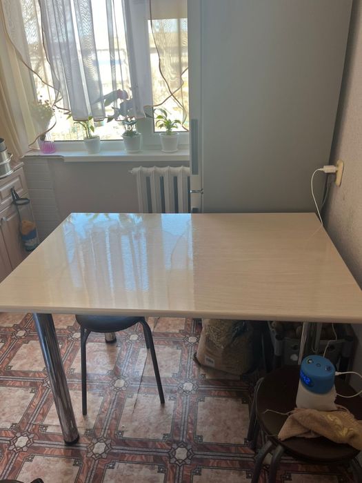 Продам кухонный стол