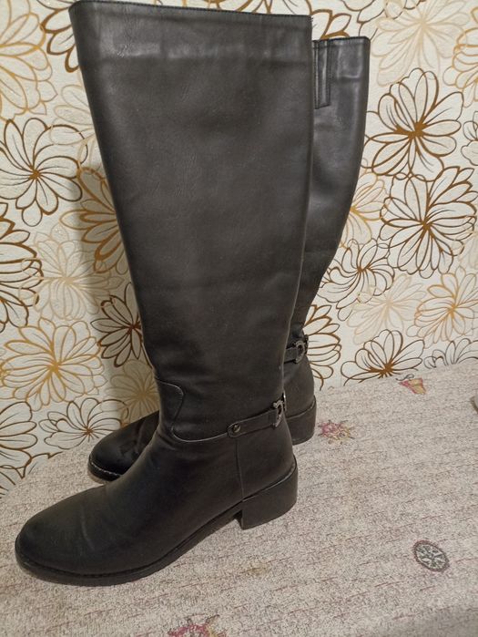 Продам кожаные женские сапоги