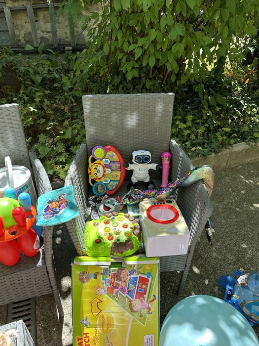 Много на брой детски играчки