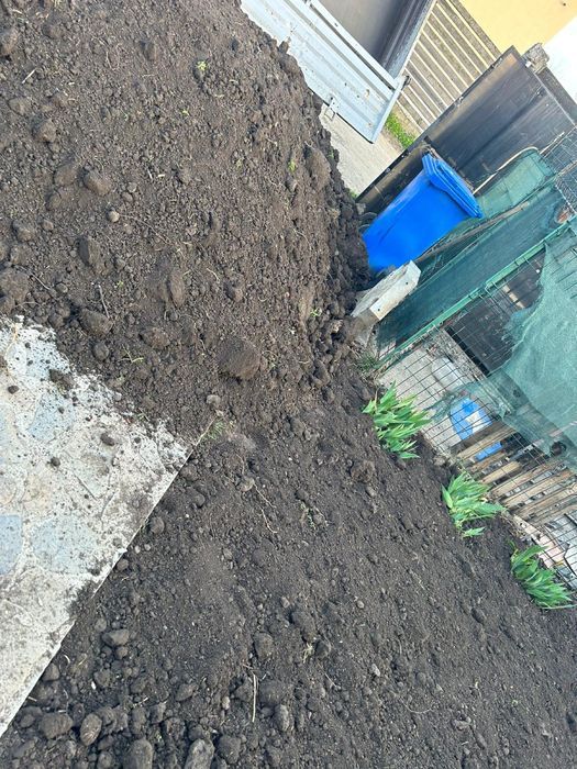 Nisip,balast,pietris,pamant negru(hotarele,frumusani,Grădiștea,)