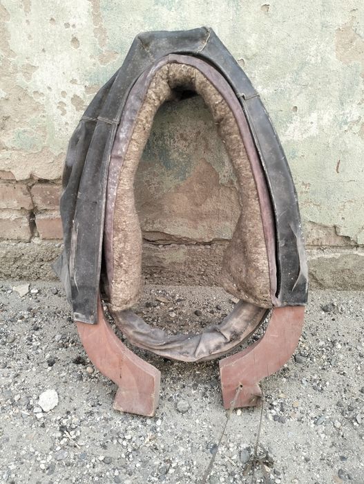 Продам батарею и хамут для лошади