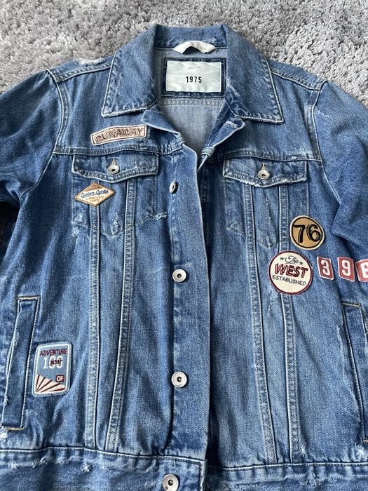 Geaca blugi Zara cu stikere albastra marimea M L 40 42