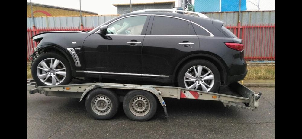Продава се само на части Инфинити QX70  3.0 дизел 2013