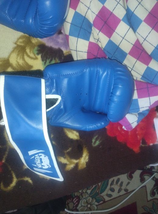 Бокс перчатка Веном