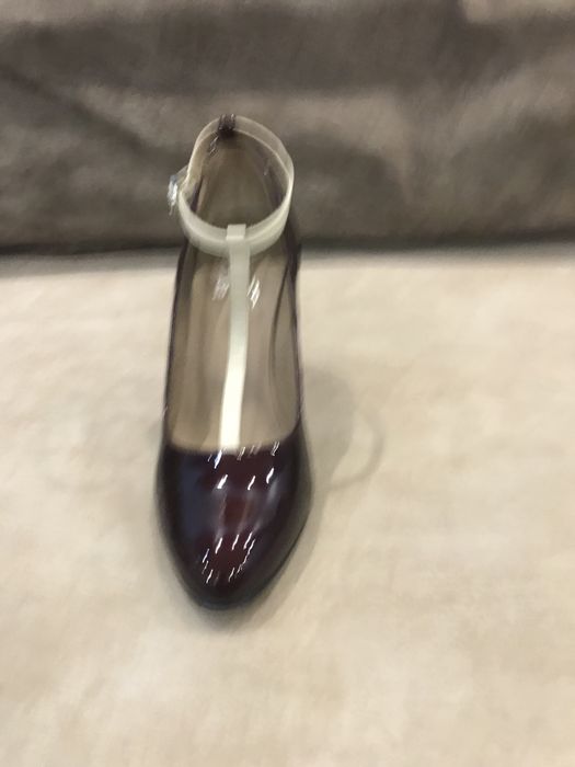 Женские туфли лаковые