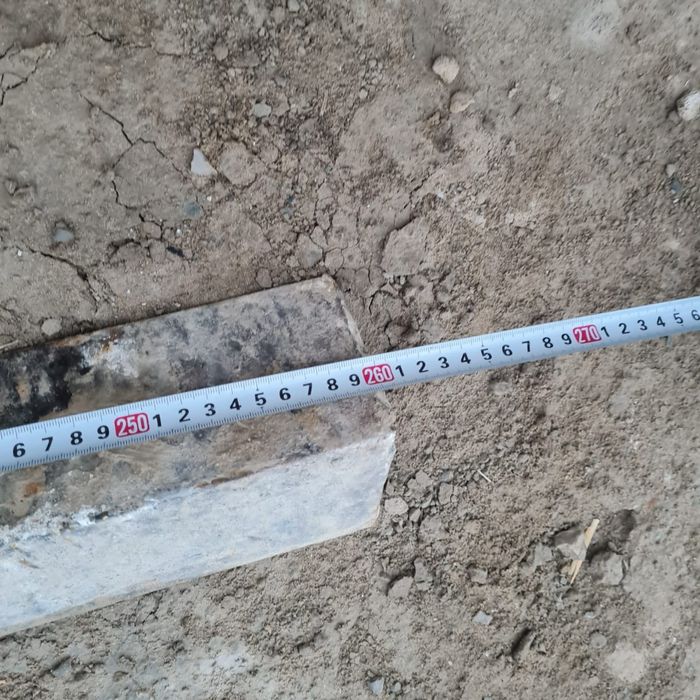 Угольник продам.