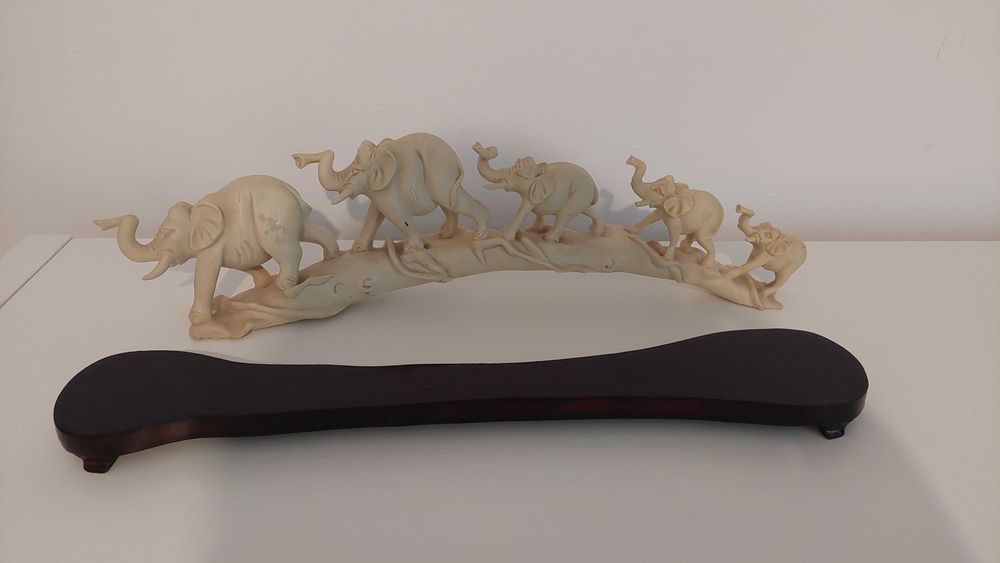 Decoratiuni interior - Elefanti si sabie dinozaur