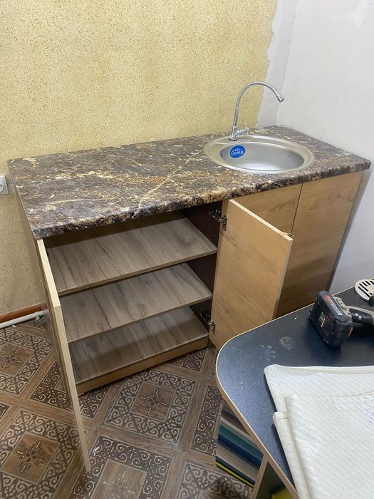 Продам тумбу вместе с мойкой