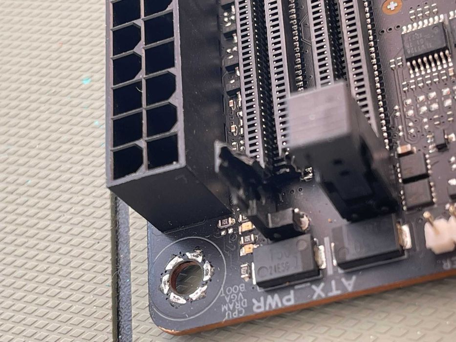 Placa de Baza Asus ROG Strix B650E-I Gaming Wifi - DEFECT -