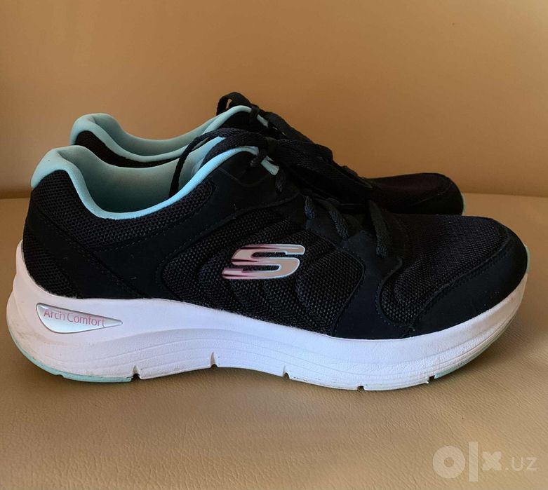 Кроссовки «SKECHERS» 40-размера / оригинал / ВЬЕТНАМ  / б/у, но в