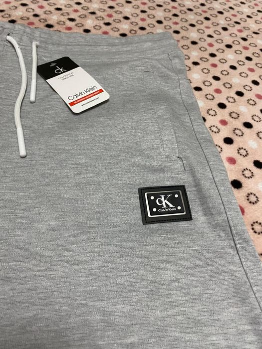 Vând pantalon nou de bărbați Calvin Klein