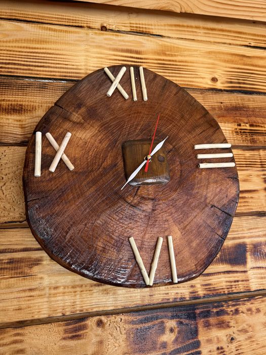 Ceas handmade din lemn de stejar