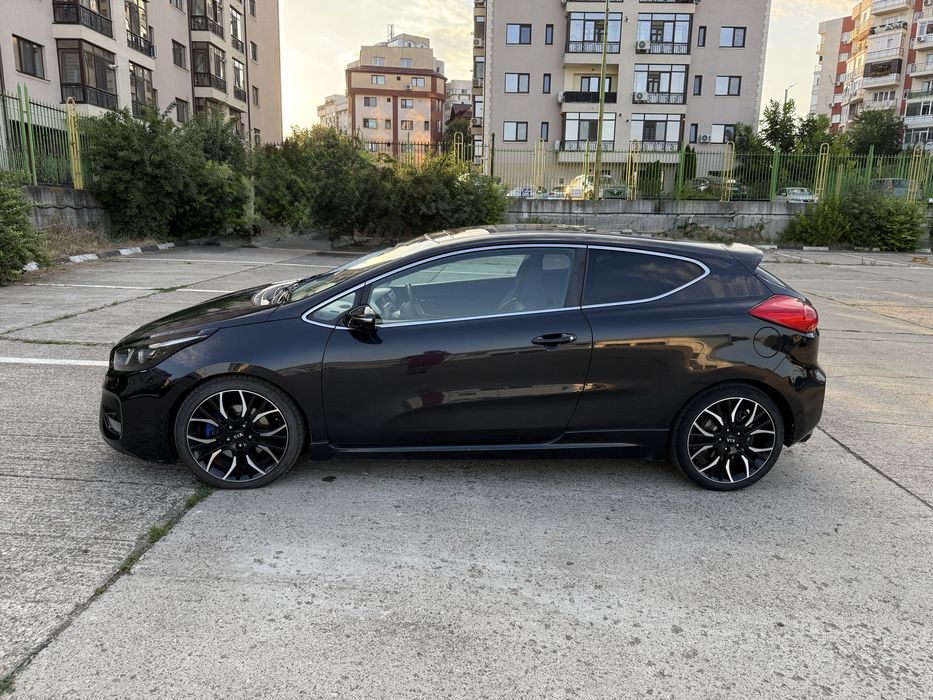 Kia Pro Ceed GT 204cp - full options cu recaro, trapa, evacuare Foxx omologata