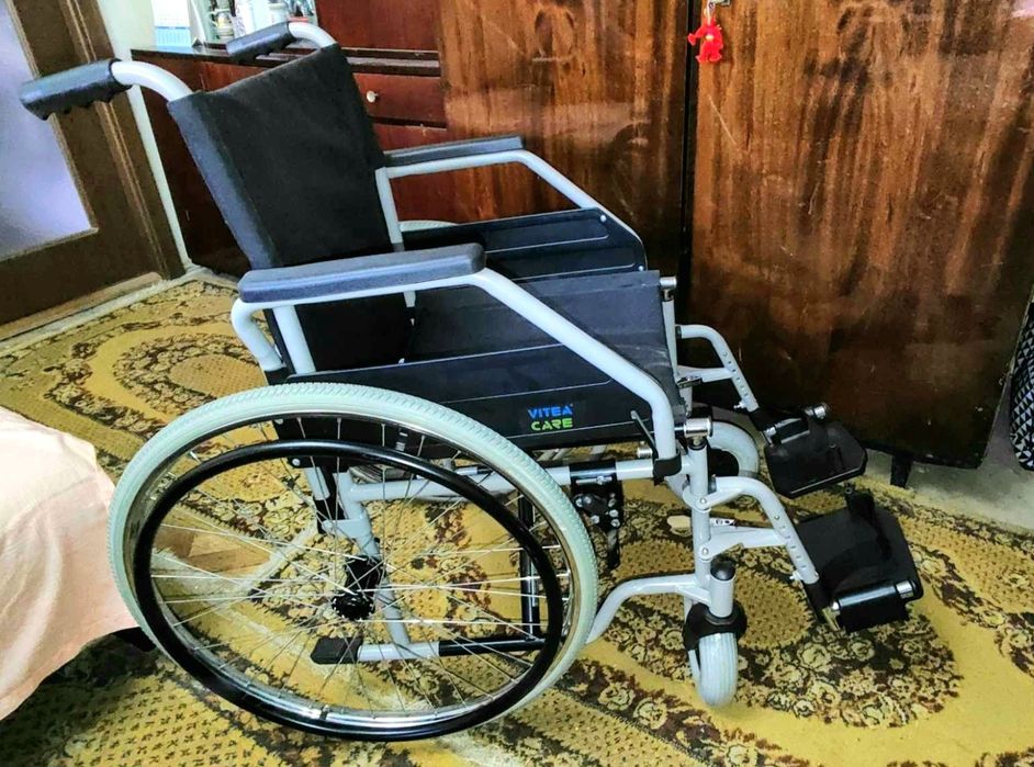 Vand carucior cu rotile