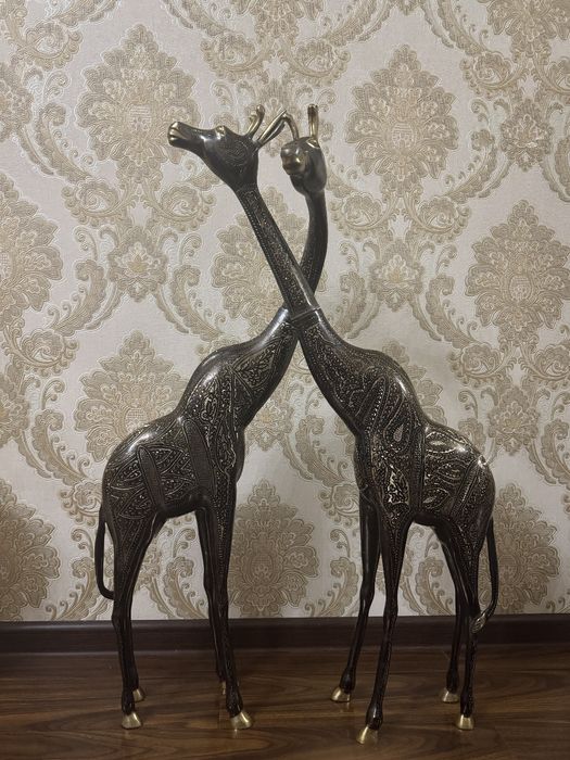 Жирафа, из латуни, чеканка ручная работа.