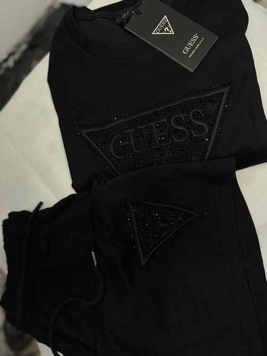 Compleu scurt Guess-femei/Livrare personala P.Neamt/Bacau