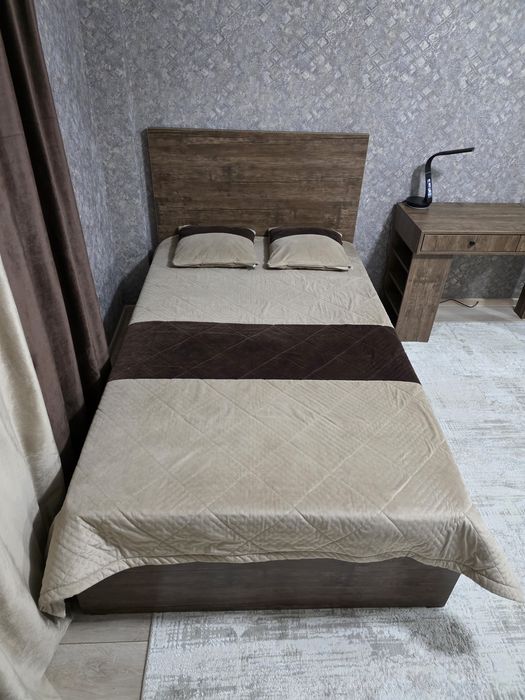 Продаётся кровать 120×200 +ортопедический матрас +письменный стол