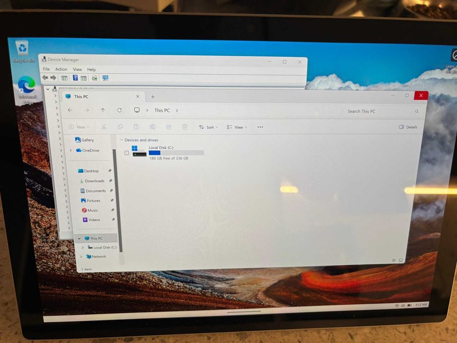 Microsoft Surface Pro + Type Cover + Surface Pen + Зарядно
