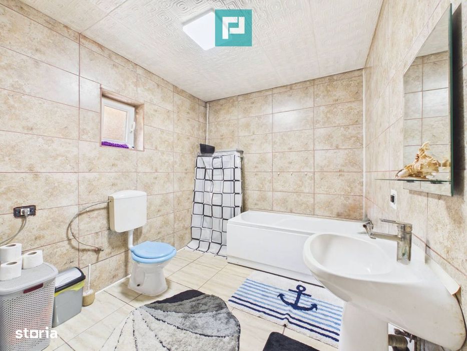 Casă P+E cu două apartamente, zona Drăgășani