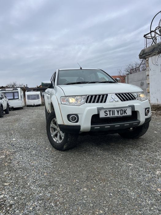 Mitsubishi l200 barbarian  am doua bucati 2014 si 2011 euro 5 180 cai