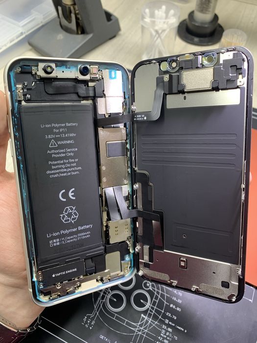 Продам айфон 11 , 128.