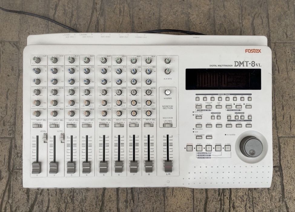 Fostex DMT-8 VL studio recorder