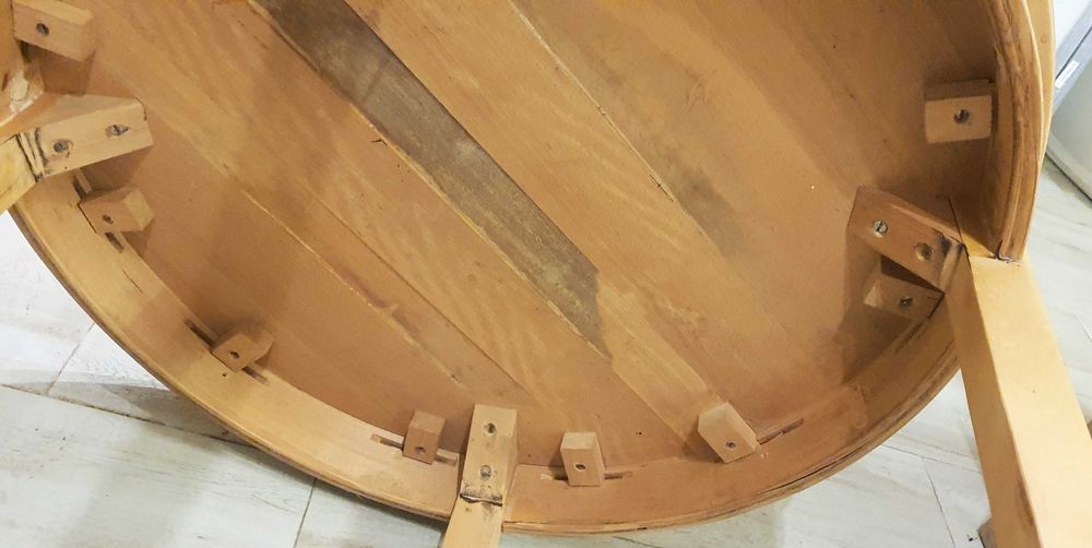 Masuta rotunda , foarte stabila,  lemn masiv, import Germania