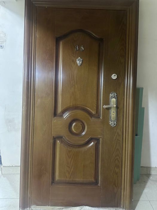 Продается входная дверь.