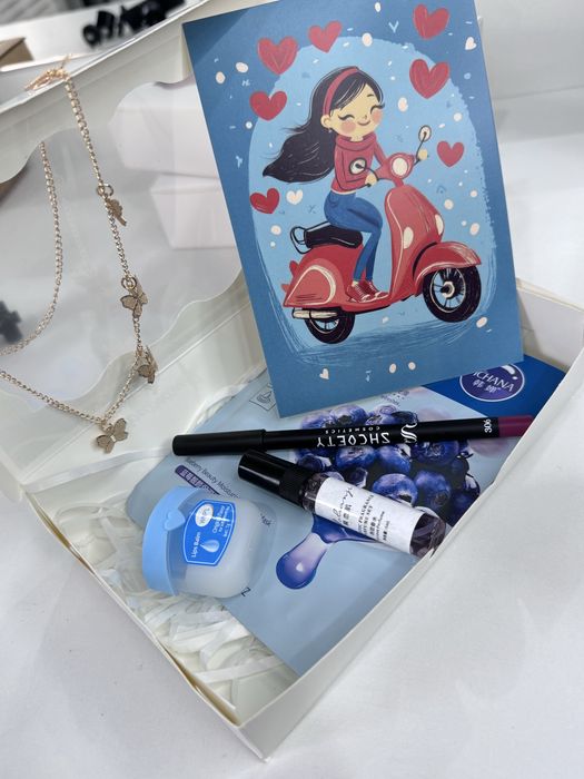 Мини сюрприз бокс для девушки Подарочный набор