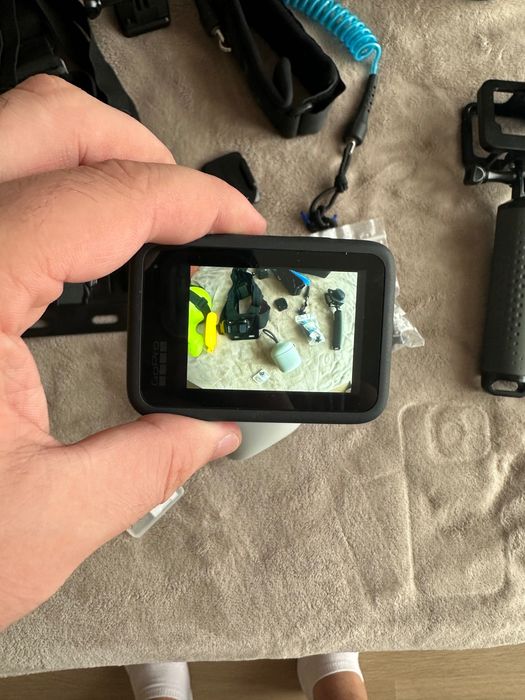 GoPro 9 black с допълнителни батерии и аксесоари.