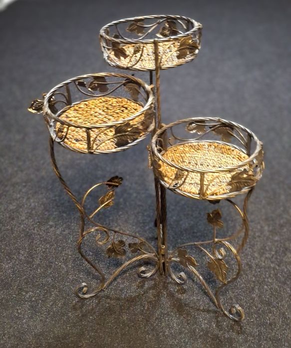 Продаю подставку для цветов