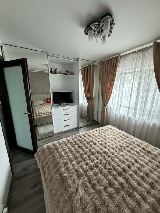 Vand Apartamen cu 2 Camere Semidecomandat