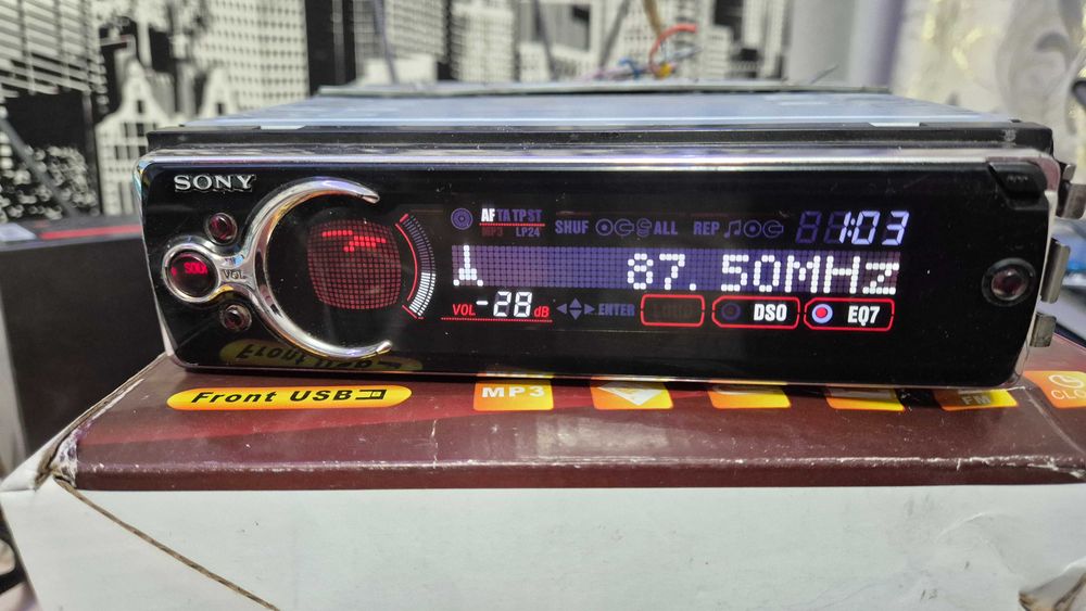 продам магнитолу sony cdx ca900