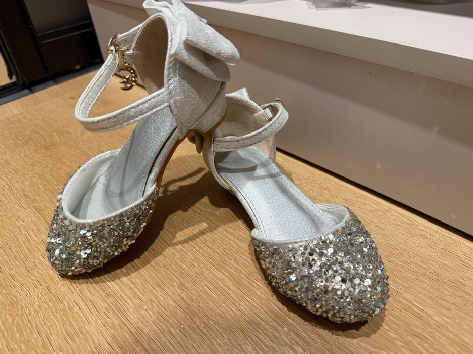 Продам туфли на девочку