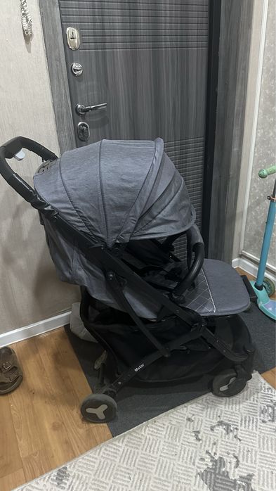 Продается коляска лето/зима