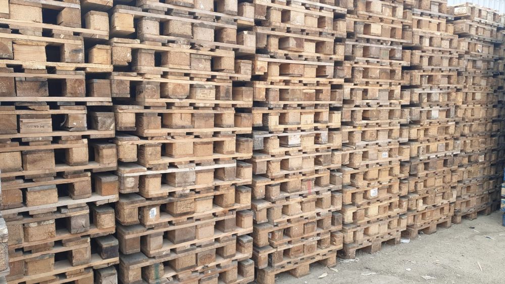 Vindem paleti din lemn