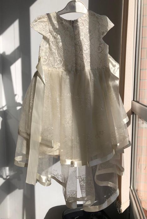 Продам детские платья.