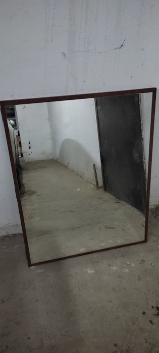 Продам зеркало среднего размера