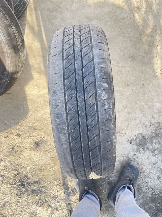 Шины 235/65/R17.